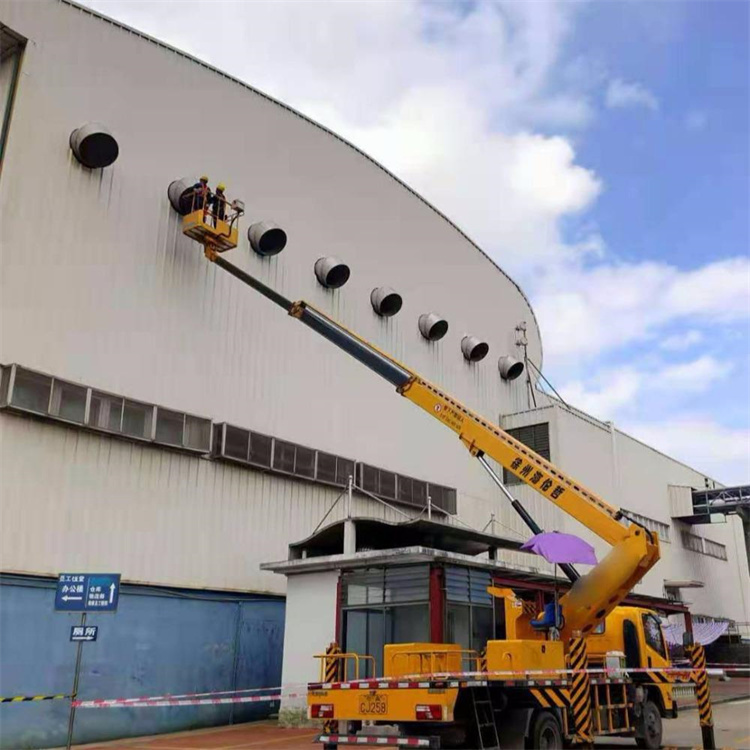 香洲高空作业车出租服务：专业广告牌安装解决方案