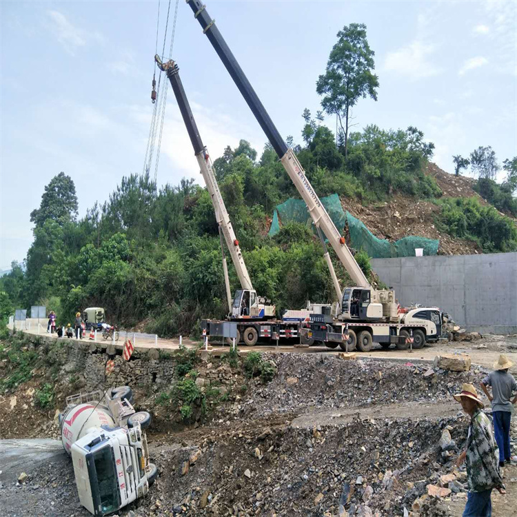 香洲汽车掉沟里叫吊车救援要多少钱